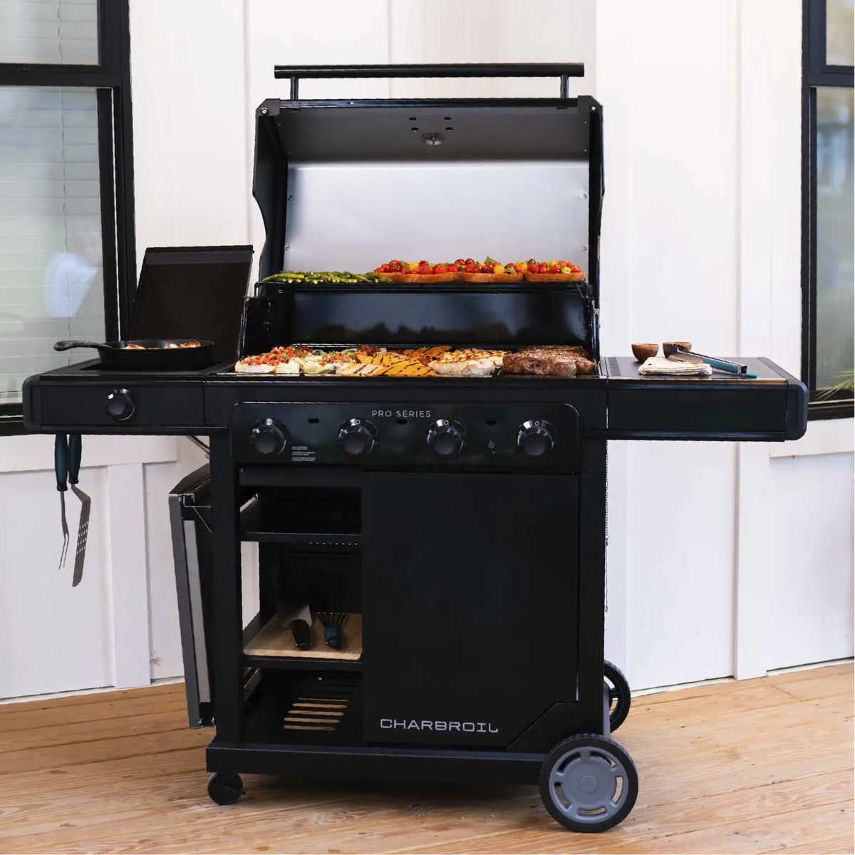 Char-Broil 463281024 Pro 4-Burner Gas Grill with Side Burner