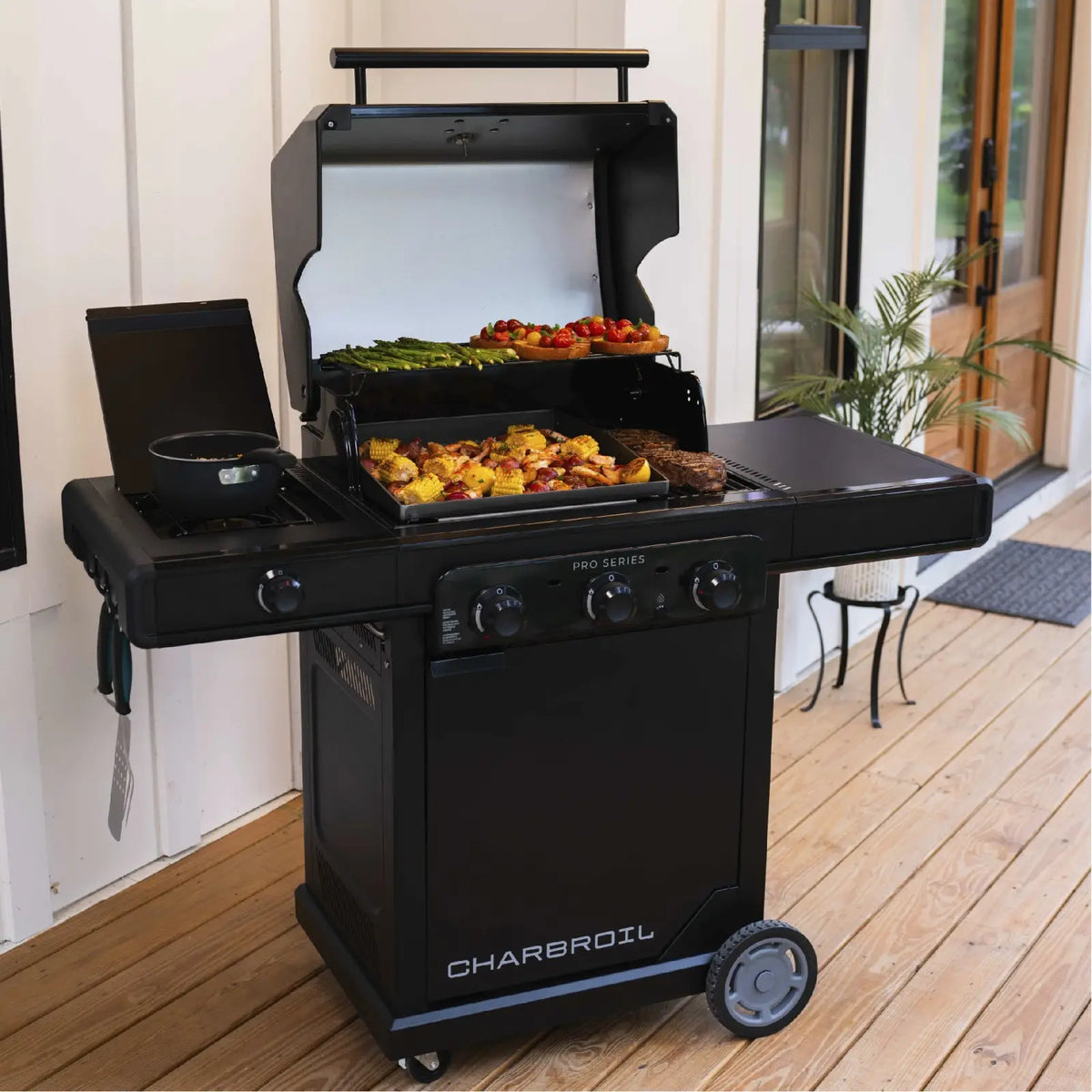 Char-Broil 463366724 Pro 3-Burner Gas Grill with Side Burner