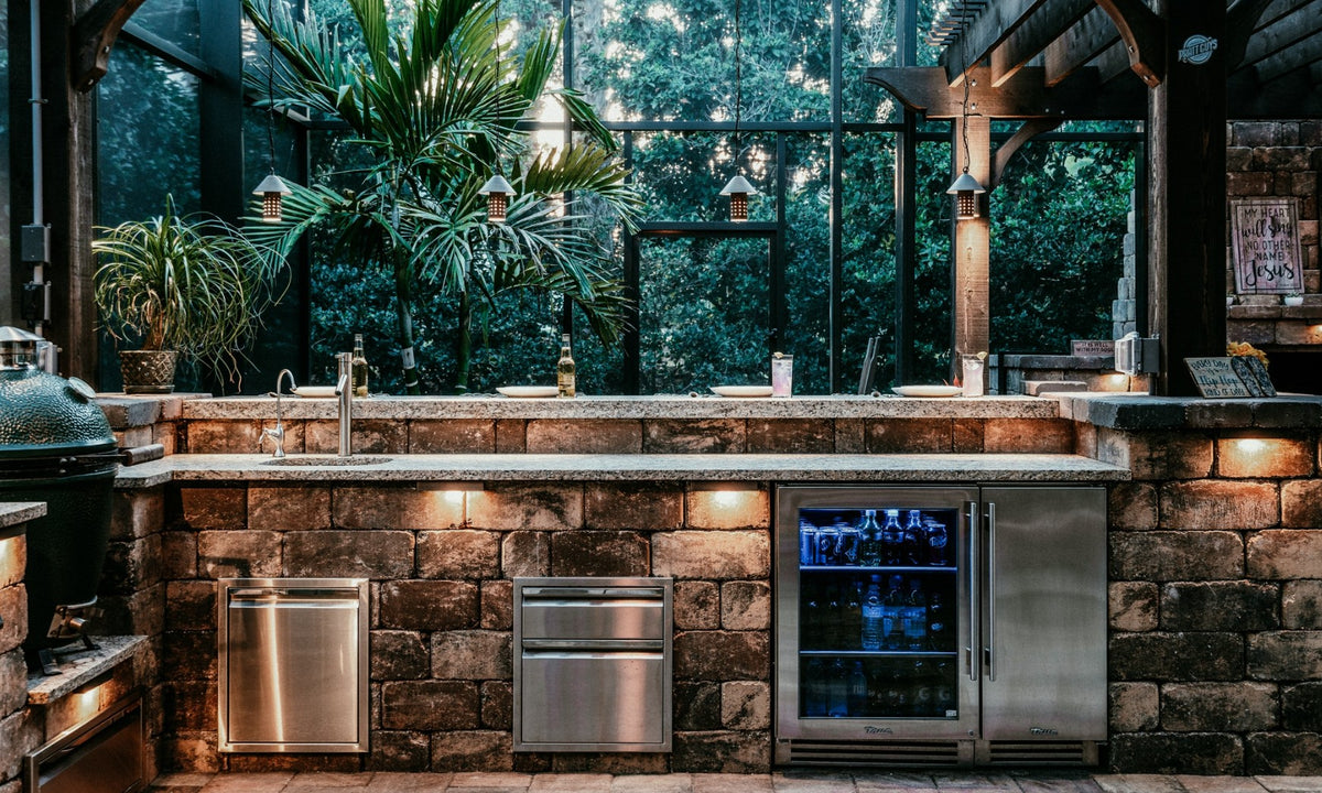 TRUE RESIDENTIAL TUR-24 24&quot; Undercounter Refrigerator