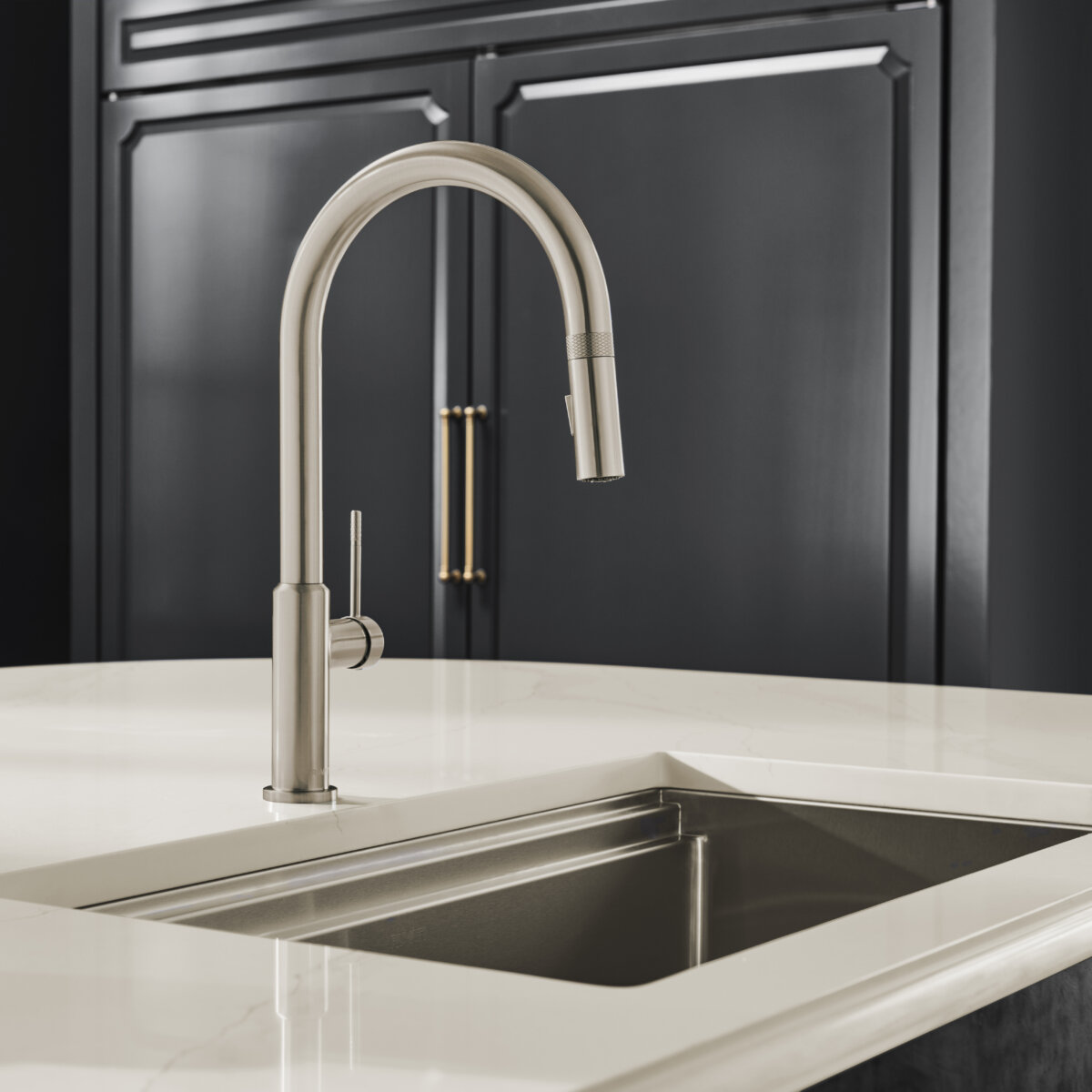 RUVATI RVF1237BN Vestia Single Handle Pull Down Kitchen Faucet Knurling Contemporary